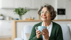 Het geheim van een gelukkige oude dag: 93-jarige vrouw onthult de formule voor een lang leven